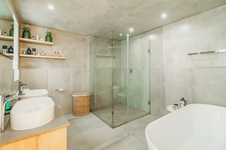 5 Bedroom Property for Sale in Kingswood Golf Estate Western Cape